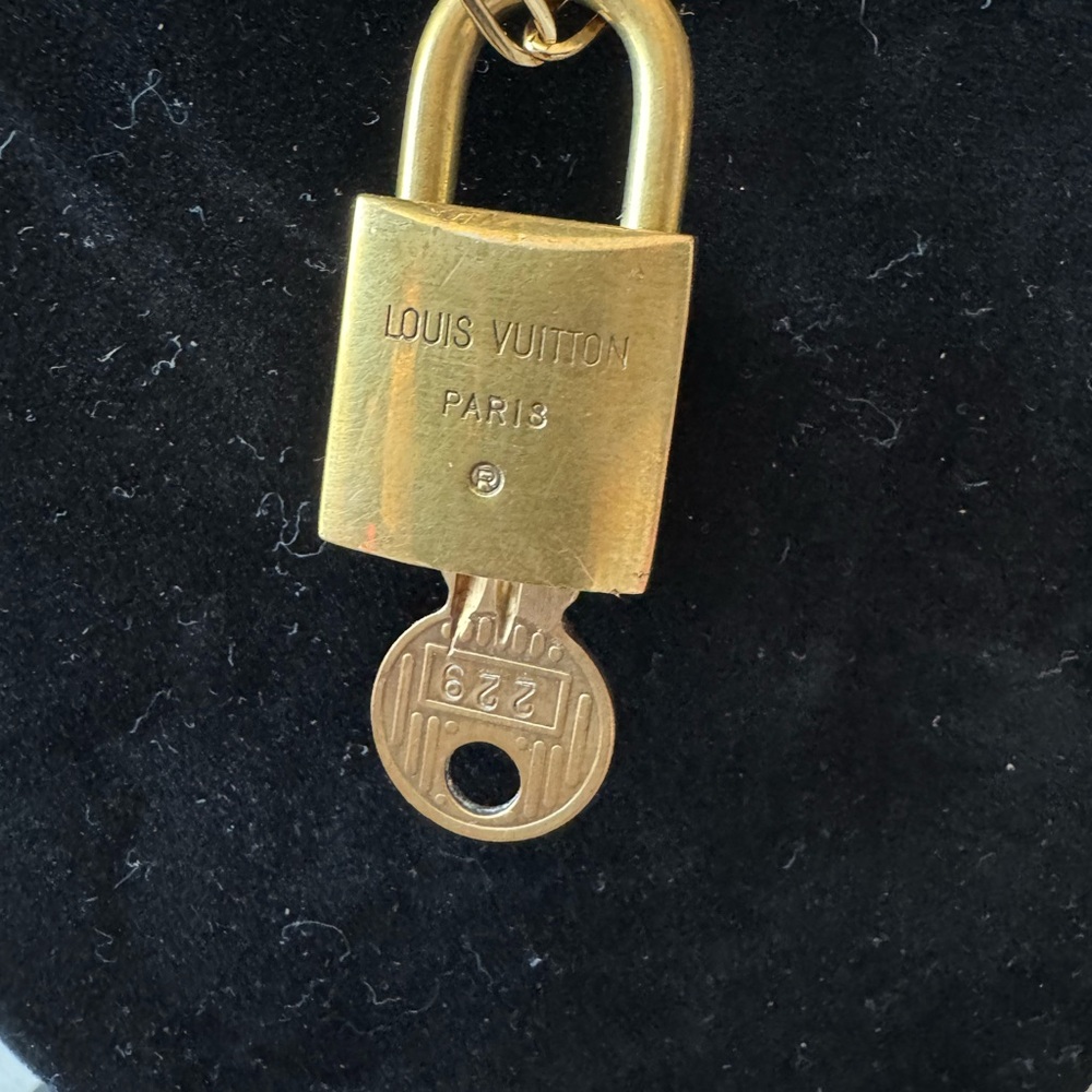Louis Vuitton 200 Series Lock and Key on a chain. Number 229 - Picture 2 of 7